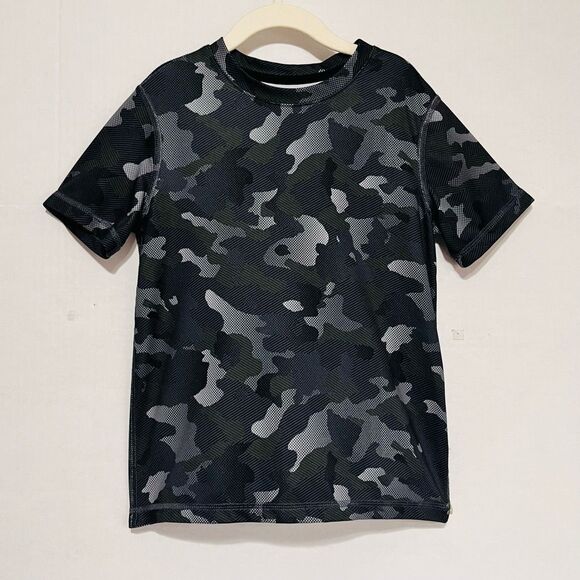 All In Motion Black And Gray Camo Short Sleeve Tee   Boys Size S(6/7) - Picture 1 of 3